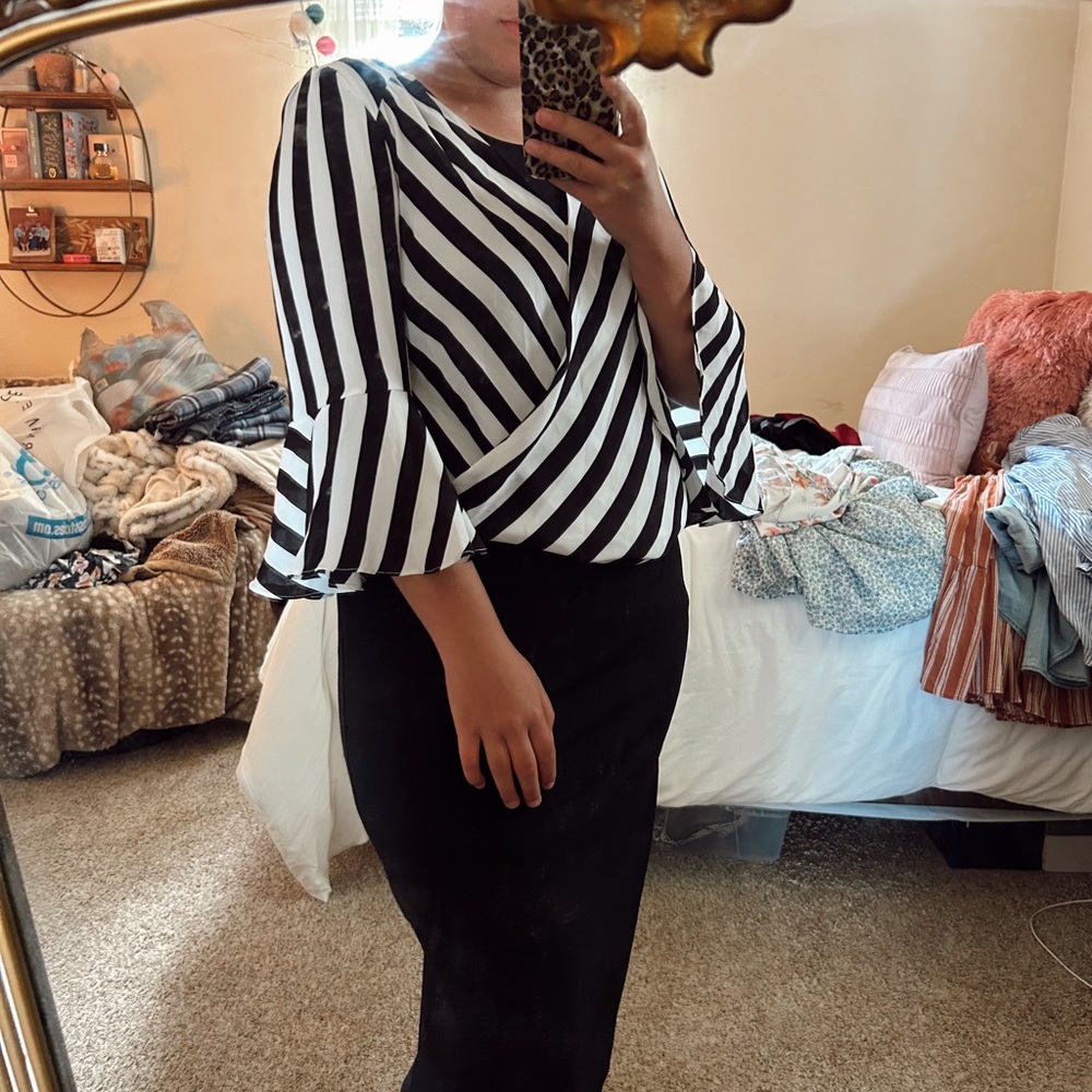 • black&white striped blouse